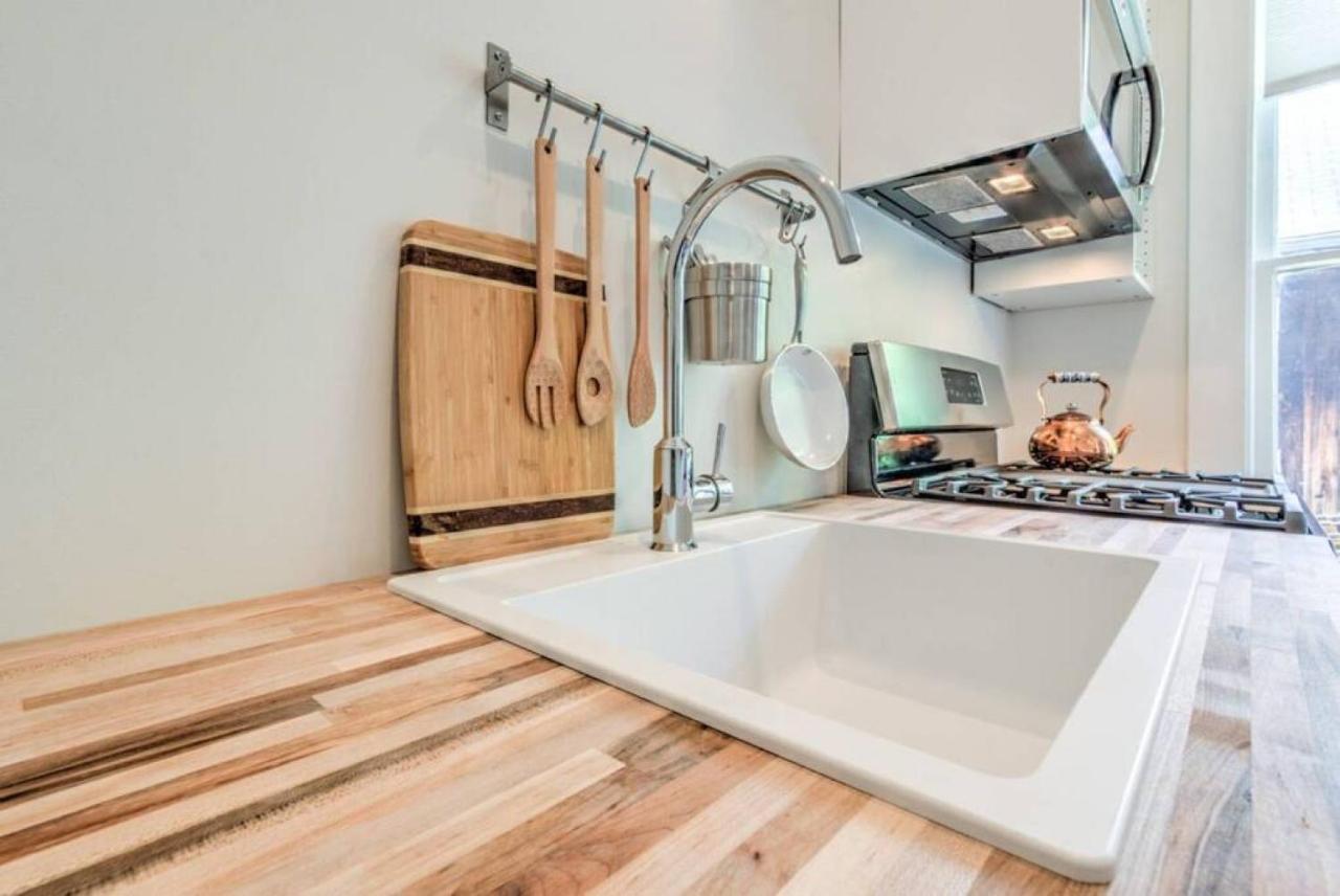 Miraculously Modern In A Vintage Shell Midtown Apartment Мемфис Екстериор снимка